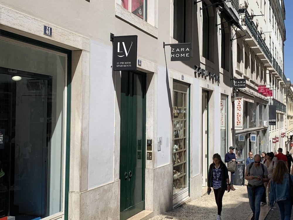 undefined LV Premier Chiado CH9 Elevator Balconies Center 4