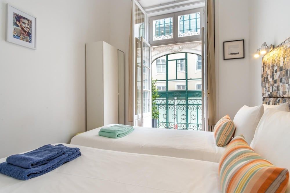 LV Premier Chiado CH9 Elevator Balconies Center Apartment 14