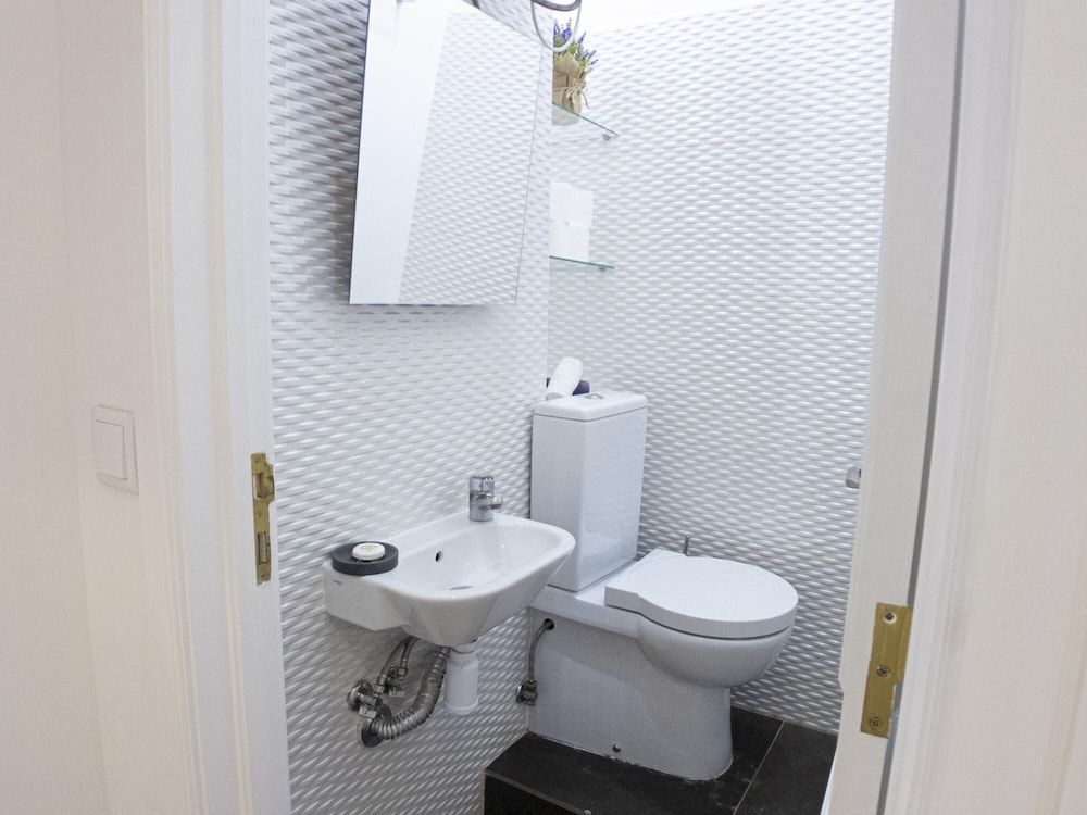 LV Premier Chiado CH9 Elevator Balconies Center Apartment 13