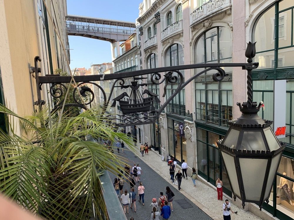 undefined LV Premier Chiado CH9 Elevator Balconies Center 5