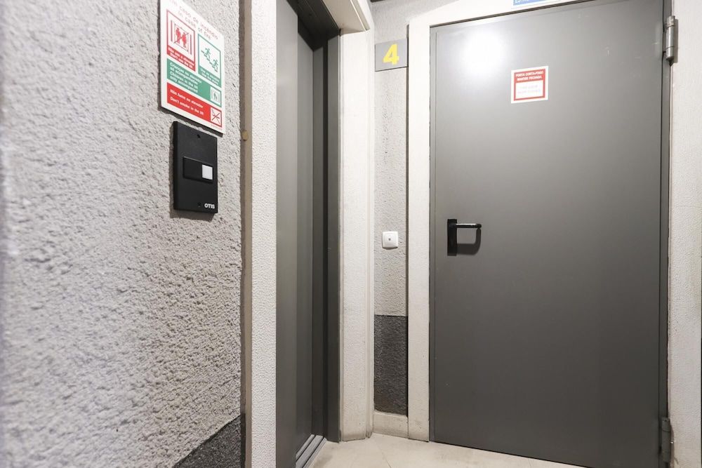 Modern GRA A by Homing Apartment 23
