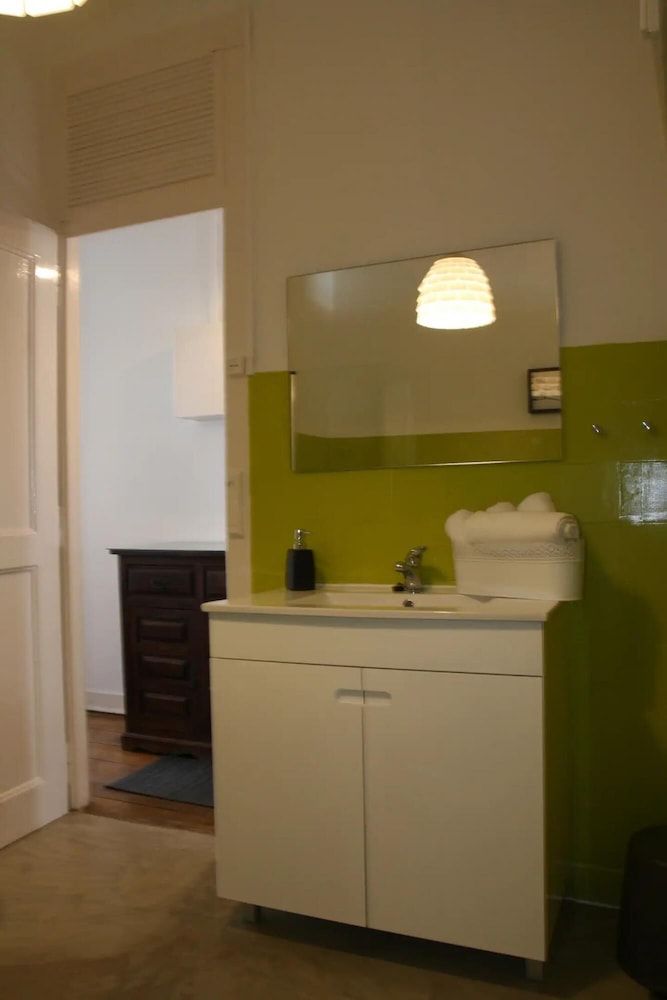 undefined Parliament River View II by Homing 6