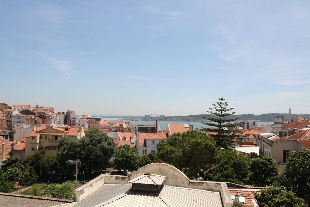 undefined Parliament River View II by Homing 10