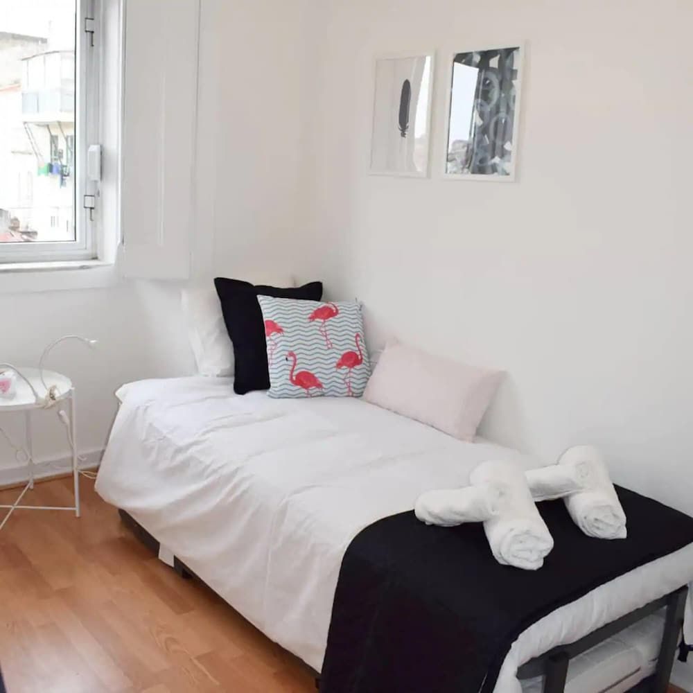 undefined Parliament River View I by Homing 2