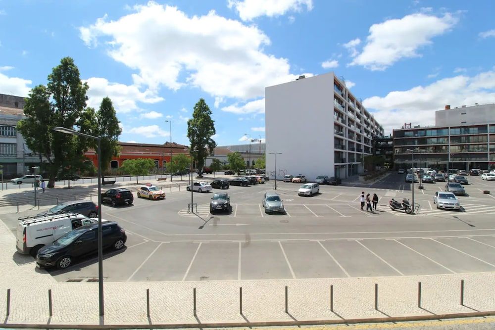 undefined Lovely 1 Bedroom With Patio in Lisbon 2
