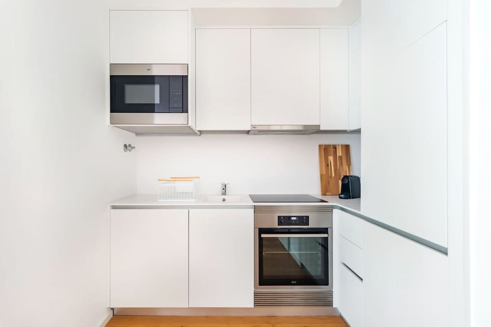 Lisbon 20 Modern Flat Apartment, 1 Double Bed with Sofa bed, Balcony 6