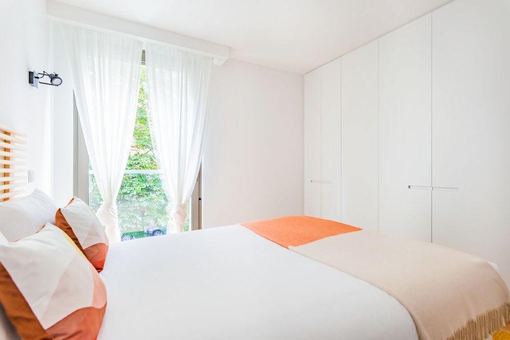 Lisbon 20 Modern Flat Apartment, 1 Double Bed with Sofa bed, Balcony 3