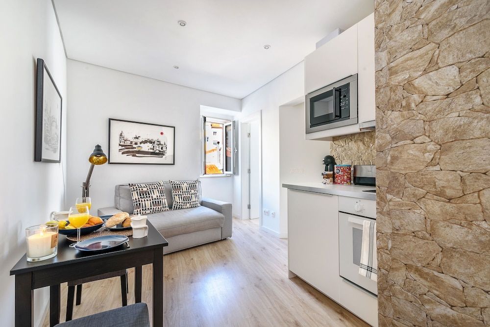 undefined JOIVY Cosy 1-Bed Flat W/Seaview In Alfama