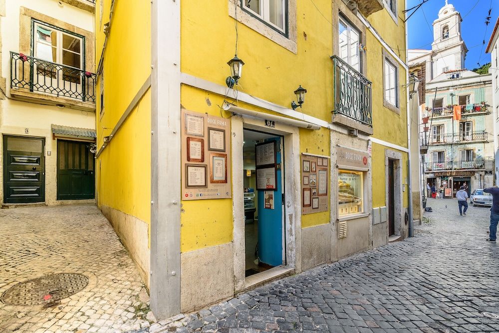 undefined JOIVY Cosy 1-Bed Flat W/Seaview In Alfama 2