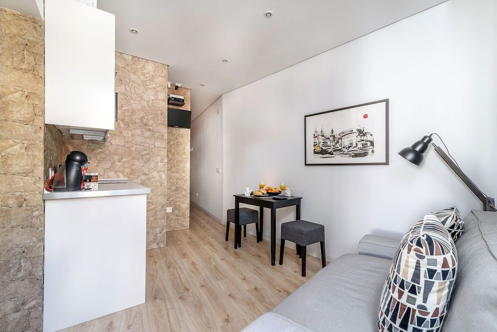 undefined JOIVY Cosy 1-Bed Flat W/Seaview In Alfama 7