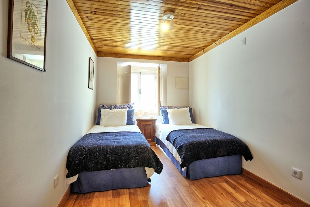 Portas do Teatro Apartments Family Apartment 9