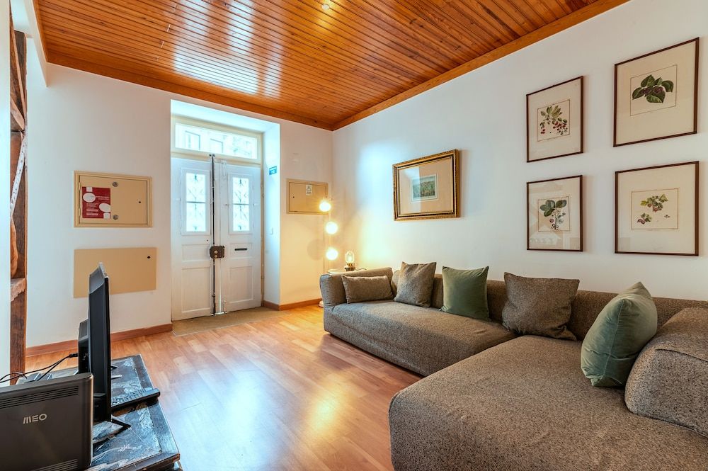 Portas do Teatro Apartments Family Apartment 18