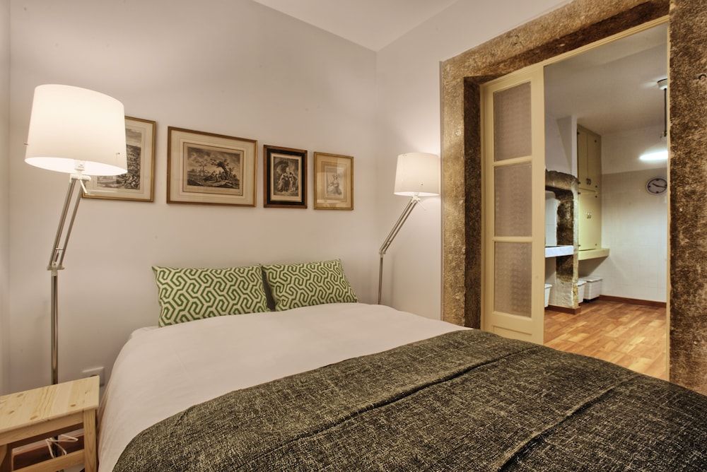 Portas do Teatro Apartments Family Apartment 6