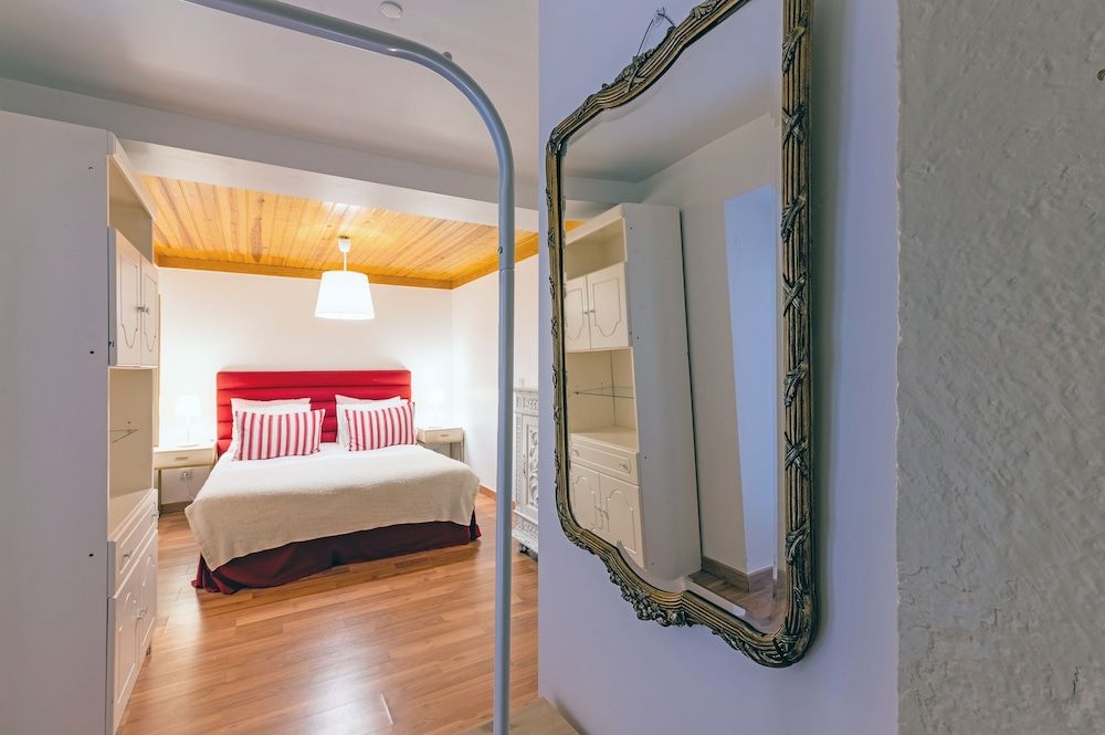 Portas do Teatro Apartments Family Apartment 4