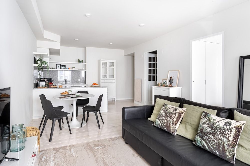 undefined JOIVY Superb 1-Br Flat Near Jardim Da Estrela 8