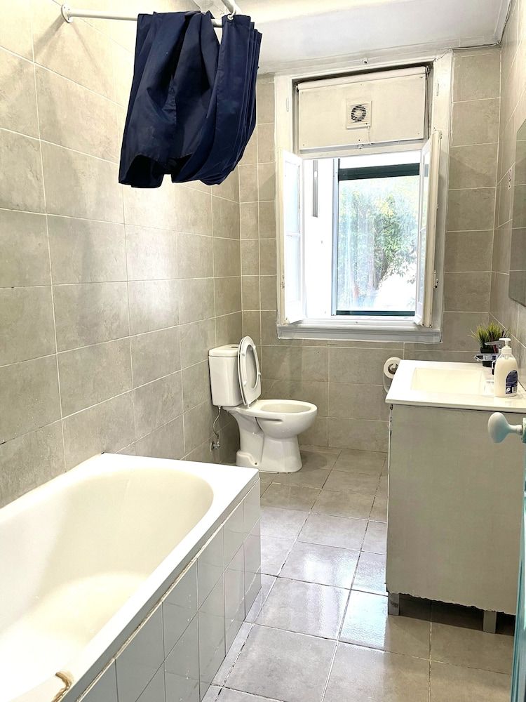 Lisboa Parque Guest House Basic Triple Room, 3 Twin Beds 2