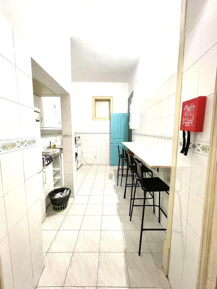 Lisboa Parque Guest House Basic Triple Room, 3 Twin Beds 5