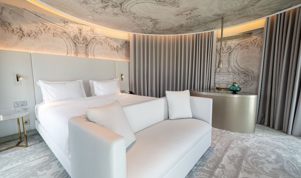 Signature Room
