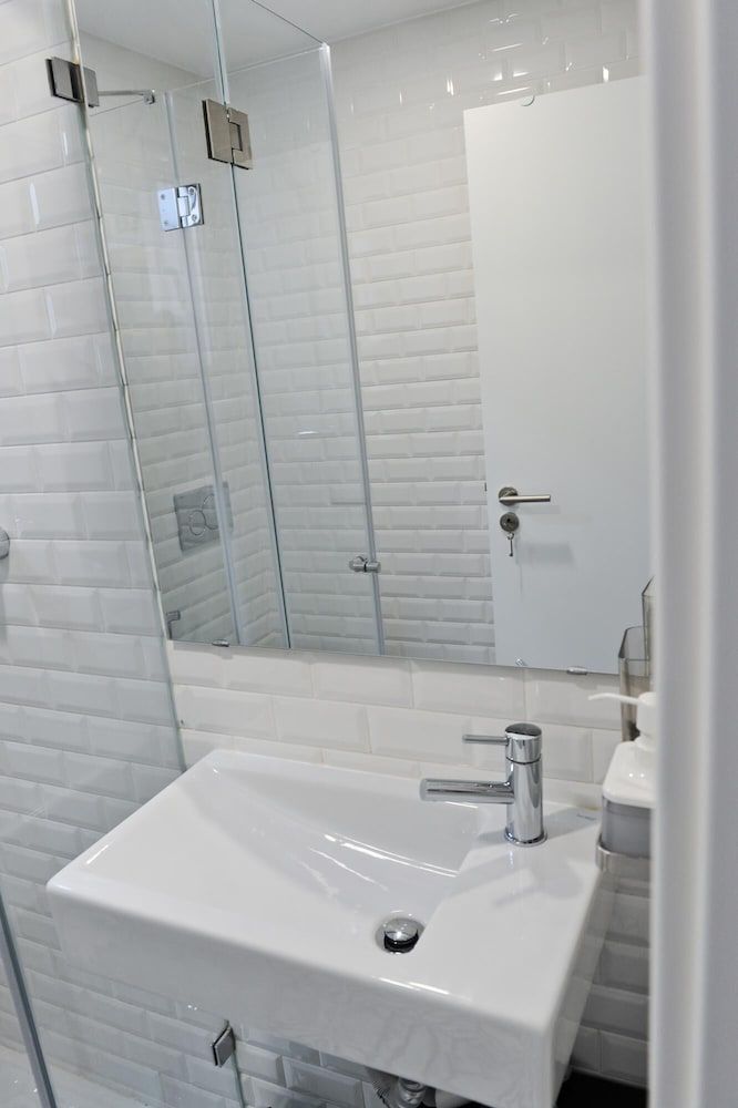 Champagne Vibes in Lisbon - By Misha s Place 5c Apartment 6