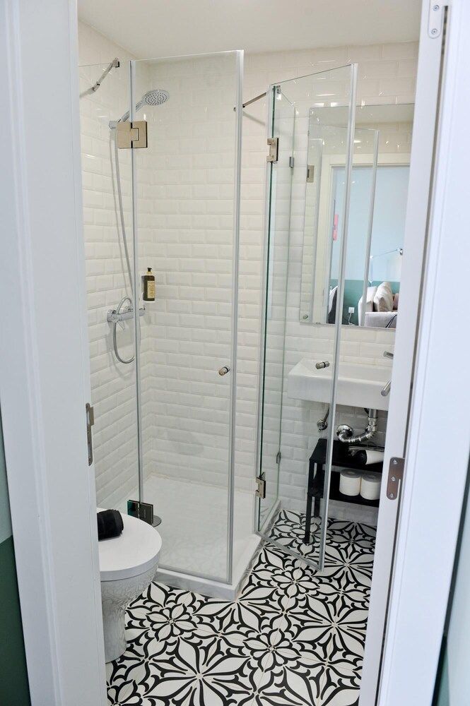 Red Red Wine in Lisbon by Misha s Place 3B Apartment 6