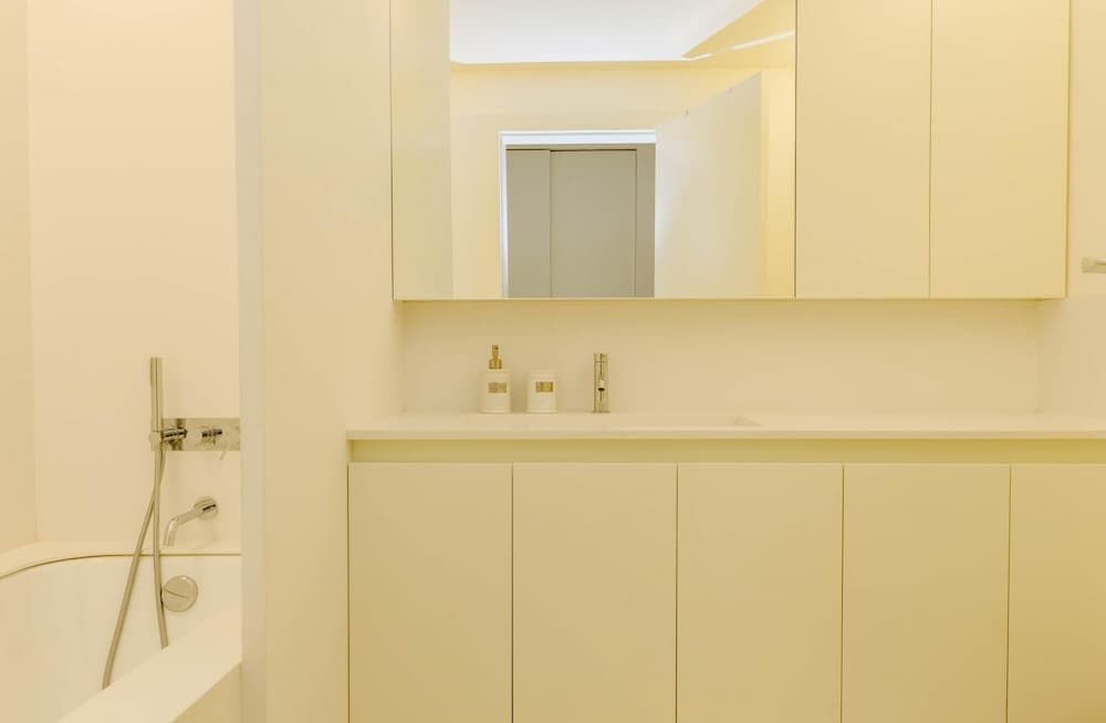 Lady Madonna in Lisboa Ciudad Apartment 24