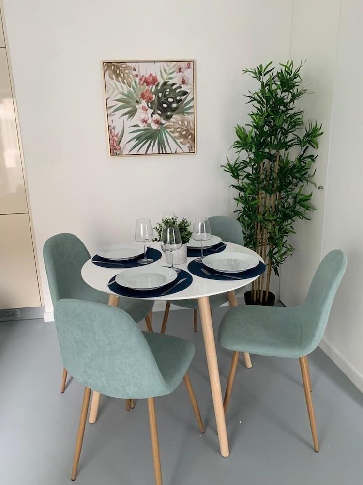 undefined Succeed Campo Pequeno Apartments 4