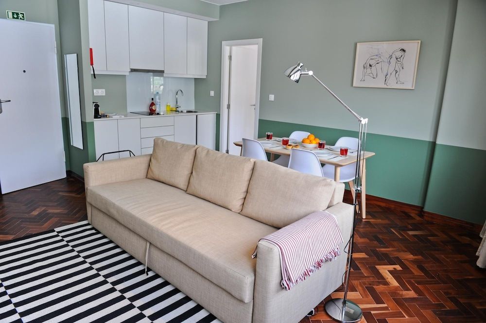 Cosmopolitan Comfort in Lisbon 4A - by Misha s Pl Apartment 15