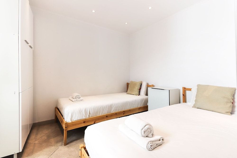 undefined Downtown Stylish by Homing 6