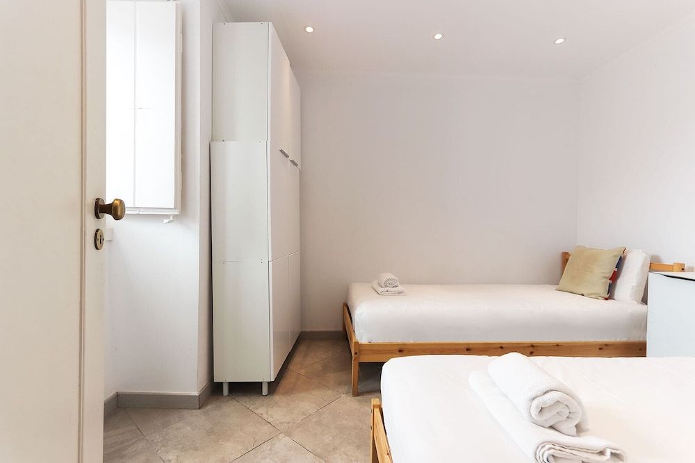 undefined Downtown Stylish by Homing 8