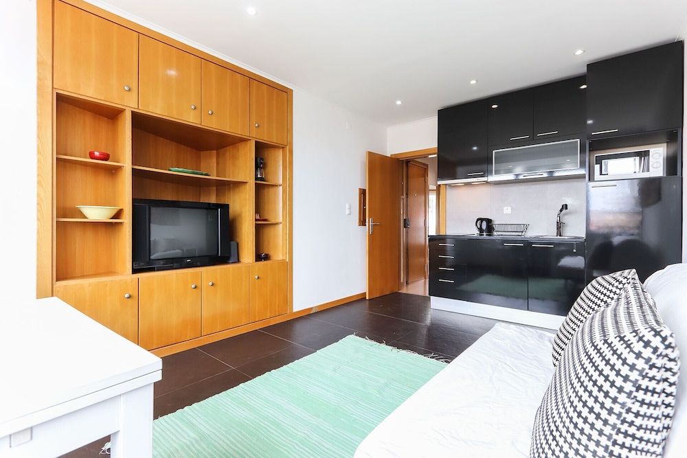 undefined Sunny Flat City View by Homing 8