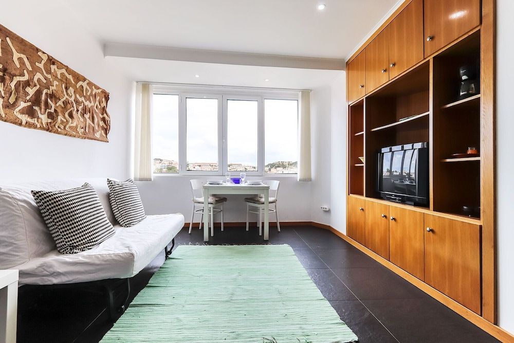 undefined Sunny Flat City View by Homing 10