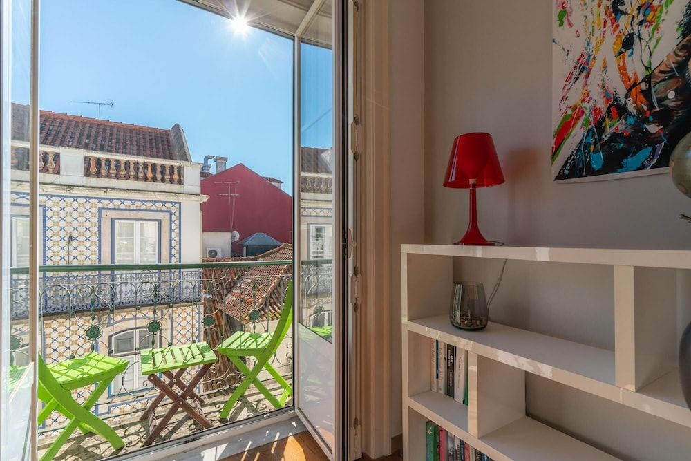 LV Premier Baixa PR2 Elevator City View Balcony Apartment 54