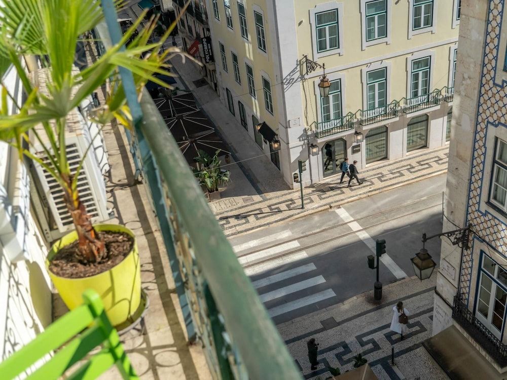 LV Premier Baixa PR2 Elevator City View Balcony Apartment 32