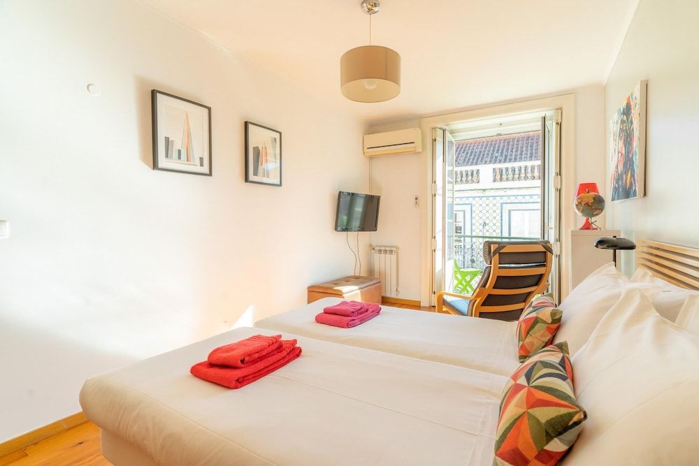 LV Premier Baixa PR2 Elevator City View Balcony Apartment 58