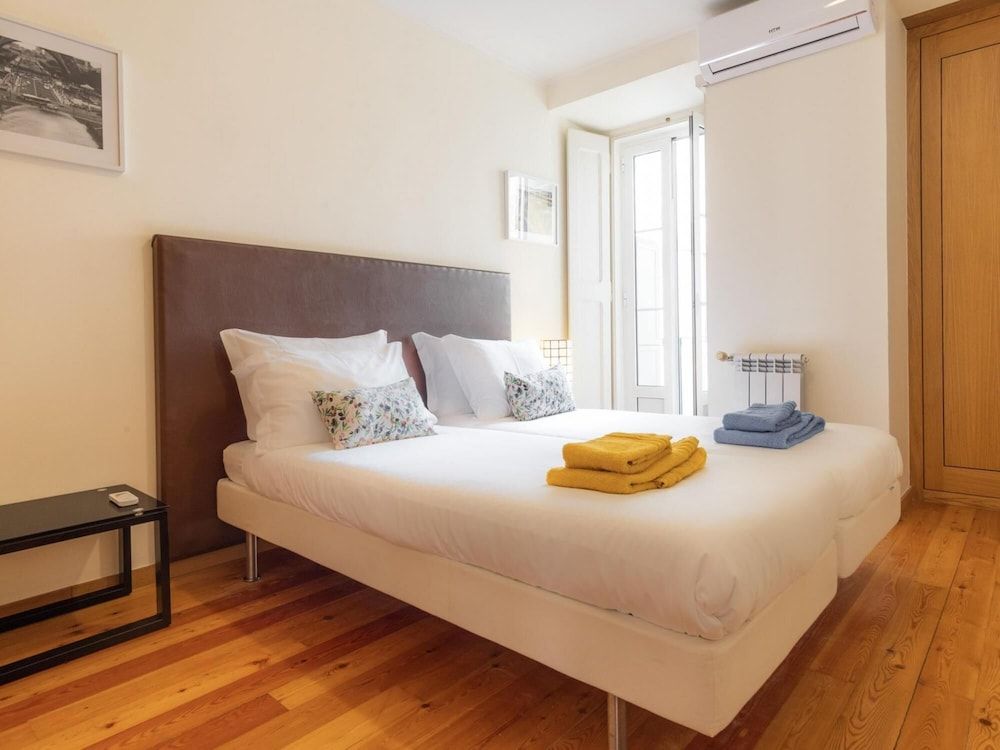 undefined LV Premier Baixa PR2 Elevator City View Balcony 8