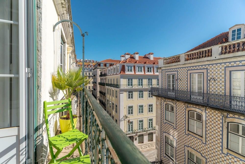 LV Premier Baixa PR2 Elevator City View Balcony Apartment 27