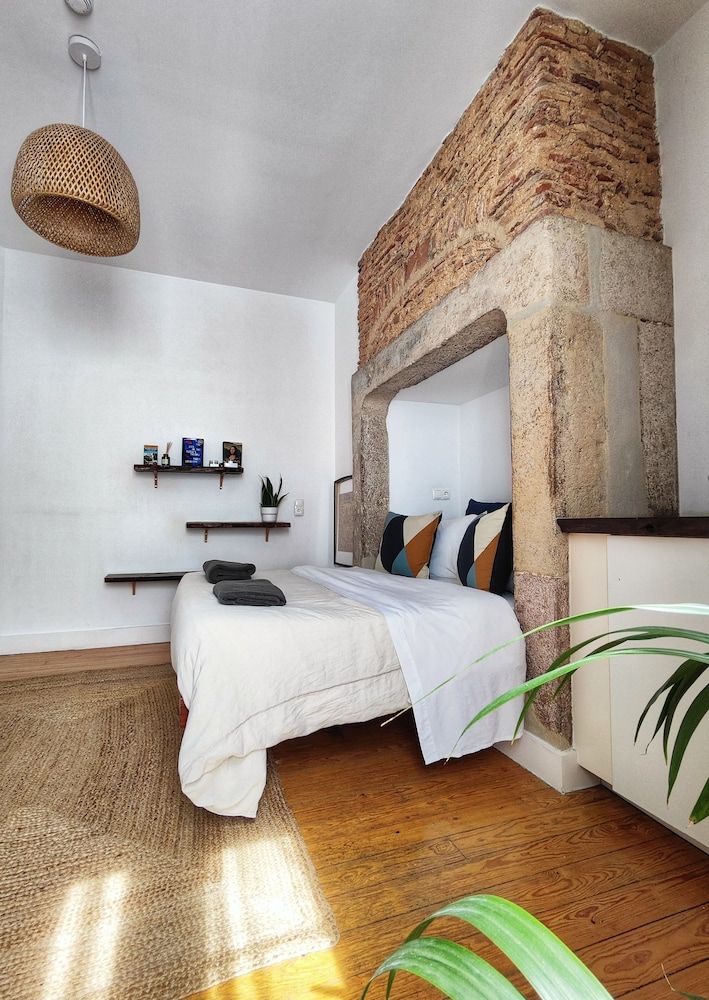 Lisbon Lounge Hostel Deluxe Double Room 3