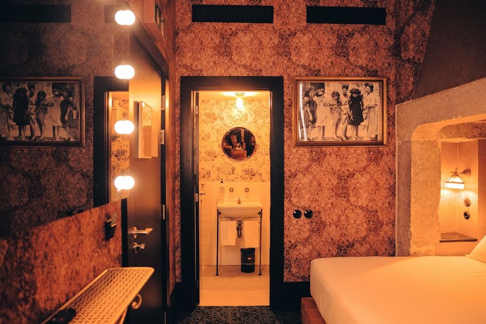 Pensão Amor Madam’s Lodge Secret Rooms 11