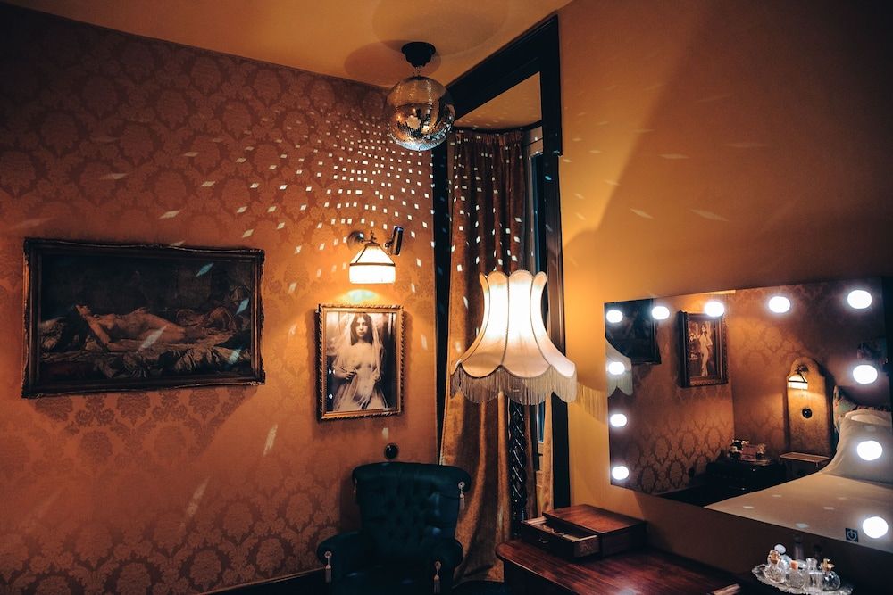 Pensão Amor Madam’s Lodge Secret Rooms 14