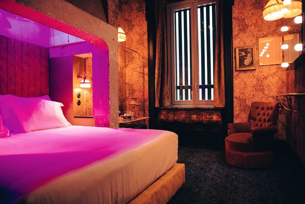 Pensão Amor Madam’s Lodge Secret Rooms