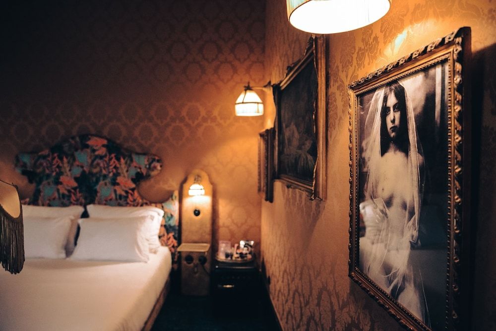 Pensão Amor Madam’s Lodge Secret Rooms 8