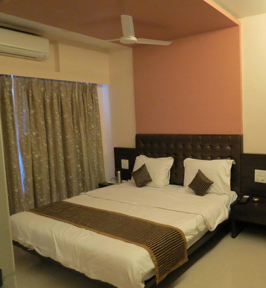 undefined Hotel Sunny International 8