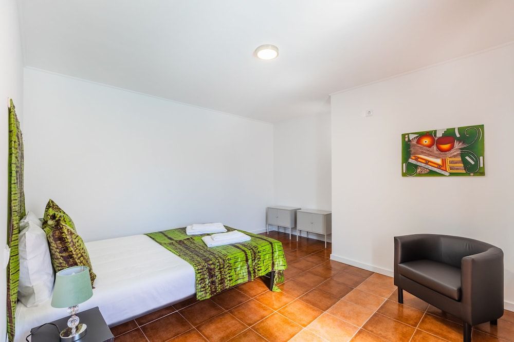 Apartment, 3 Bedrooms, Bathtub, Poolside