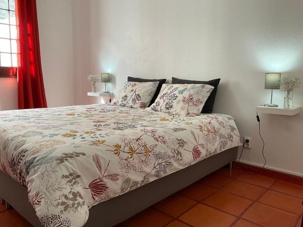 House, 3 Bedrooms, Balcony, Mountain View