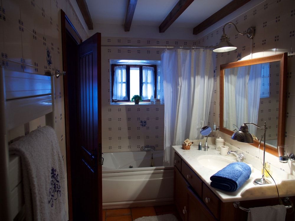 Casa dos Arrábidos Traditional Villa, 5 Bedrooms, Private Pool, Garden View 12