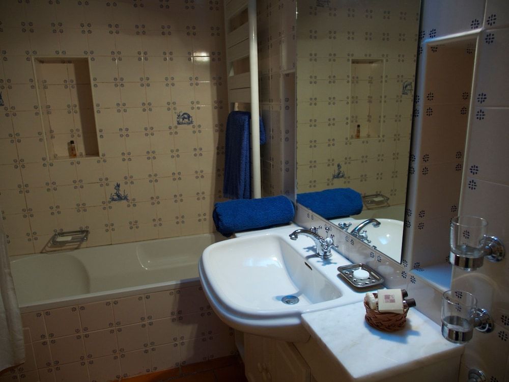 Casa dos Arrábidos Traditional Villa, 5 Bedrooms, Private Pool, Garden View 13