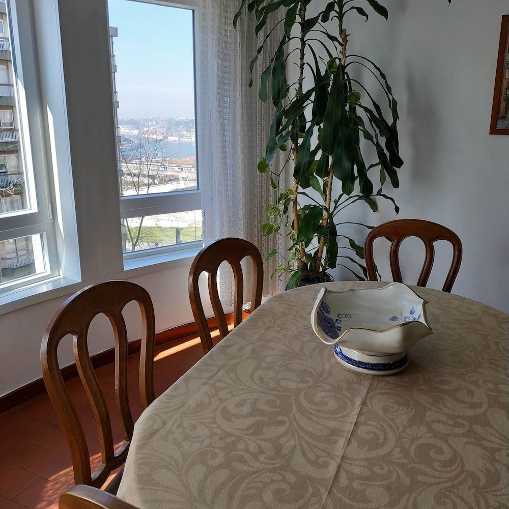 Avenida Apartment by MP Classic Apartment, 3 Bedrooms, River View 5
