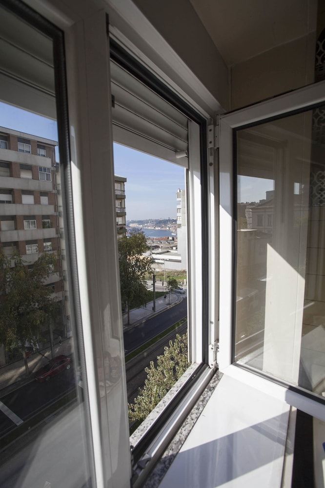 Avenida Apartment by MP Classic Apartment, 3 Bedrooms, River View 14