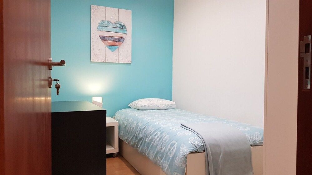 Single Room, Shared Bathroom (1)