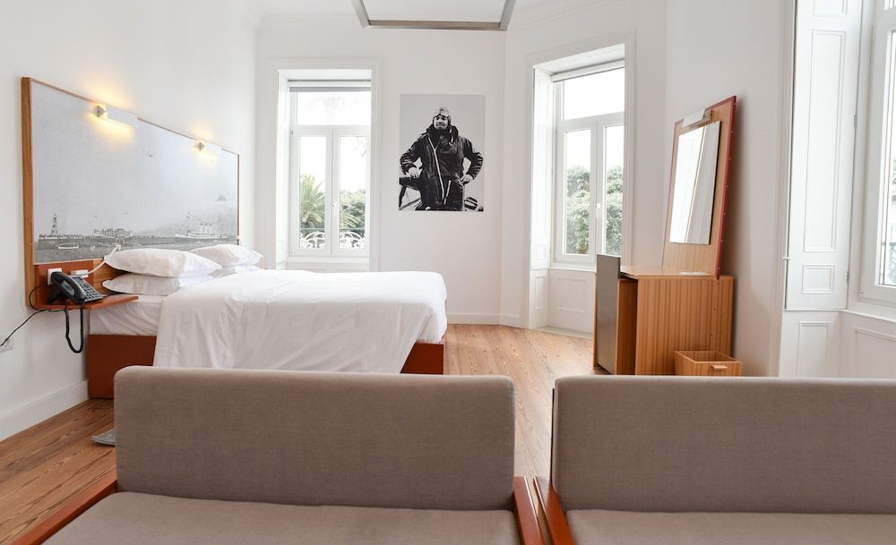 Internacional Azores Boutique Deluxe Room, 1 King Bed, Garden View 3